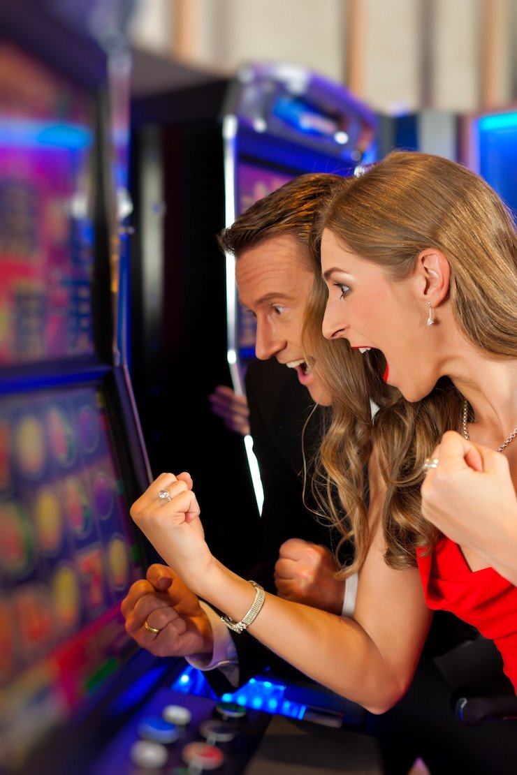 Tampilan antarmuka permainan Baccarat di aplikasi mentos 4d dengan area taruhan pemain, banker, dan satu ditampilkan di sisi ponsel